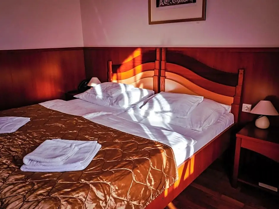 Hotel Kumánia