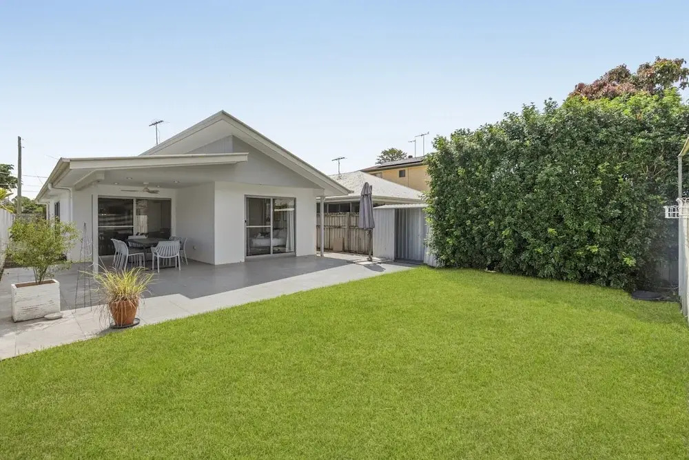 Spacious 4-bed House With Secure Parking