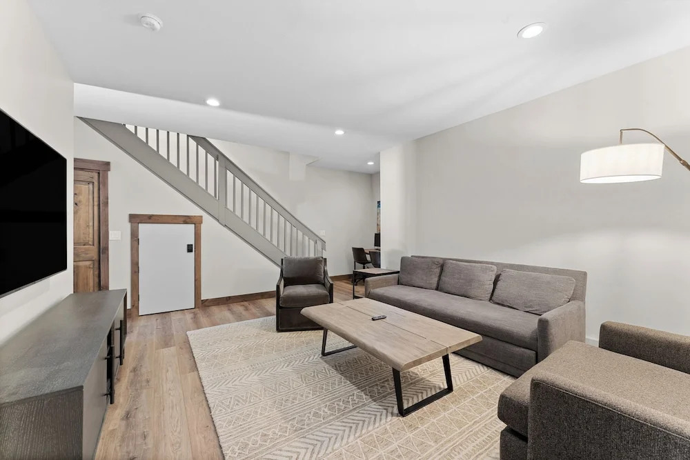 101 Tall Pines