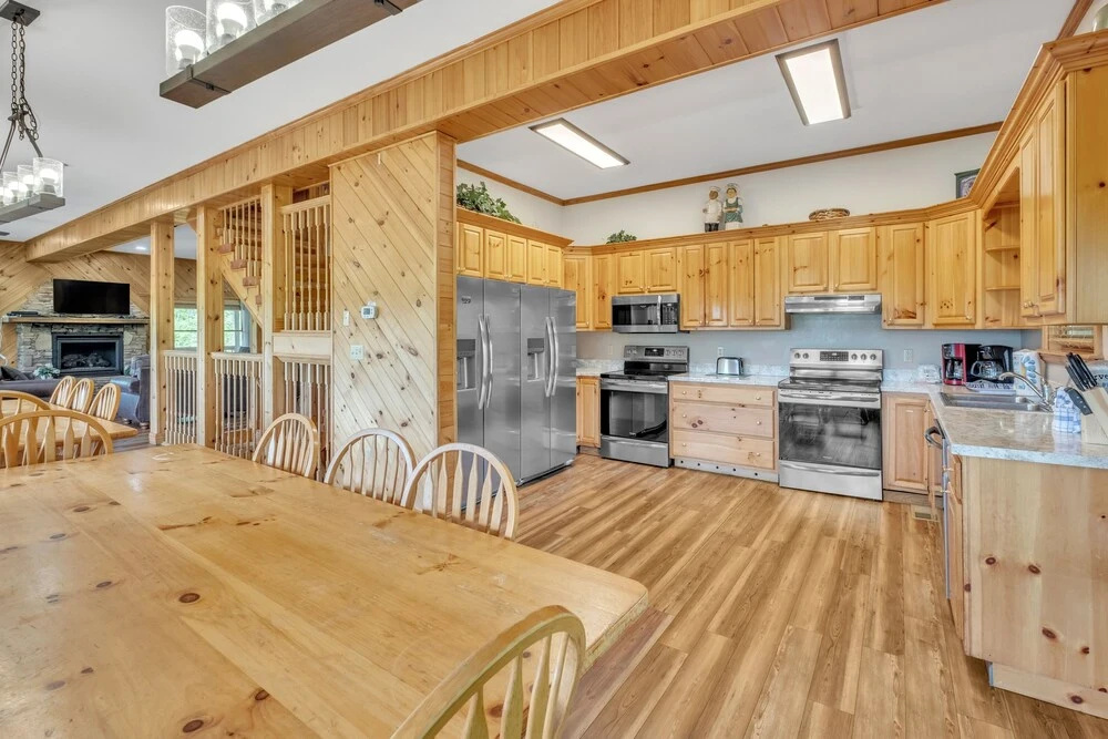 Heavenly Views - Amazing Mountain Views 8 Bedroom Cabin by Heavenly Views Resort