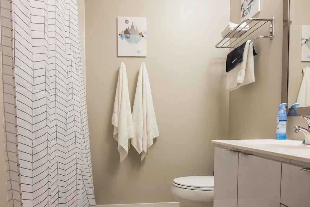 1 BR & 2 BR Apt in Central Business District by Frontdesk