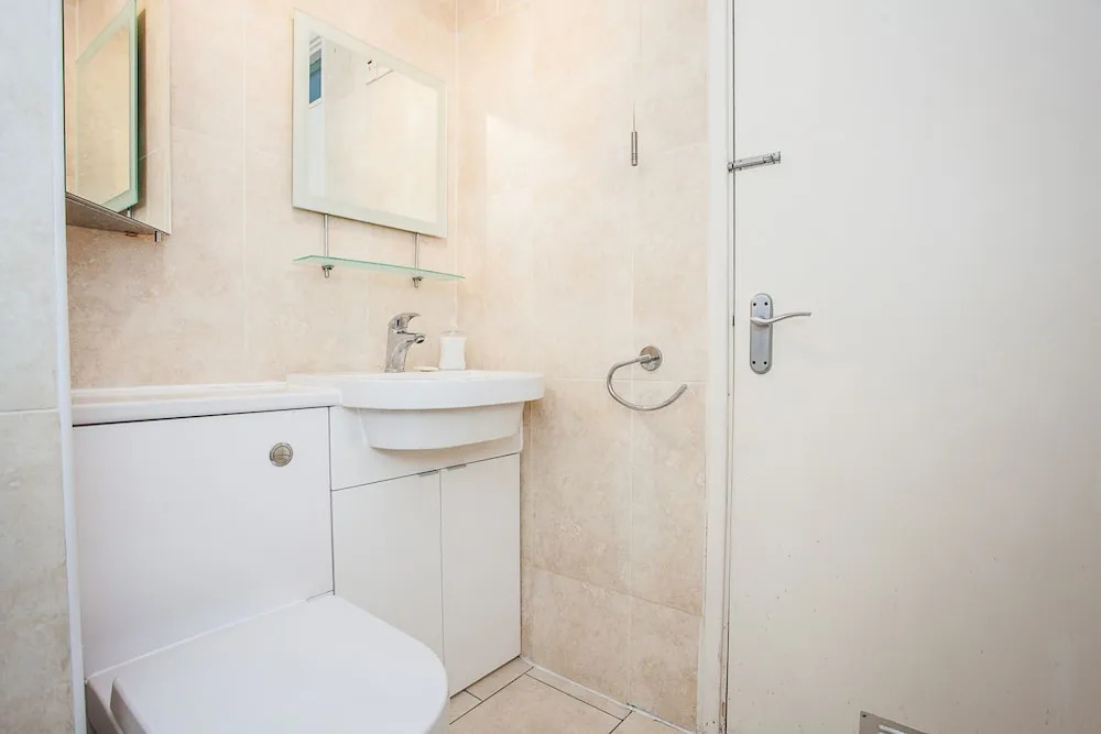 Quiet 3 Bedroom Apartment With Stunning Views
