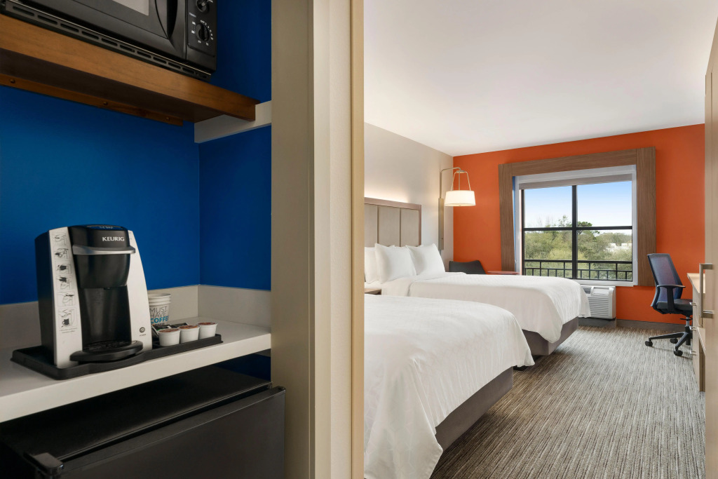 Holiday Inn Express & Suites Mt. Pleasant by IHG