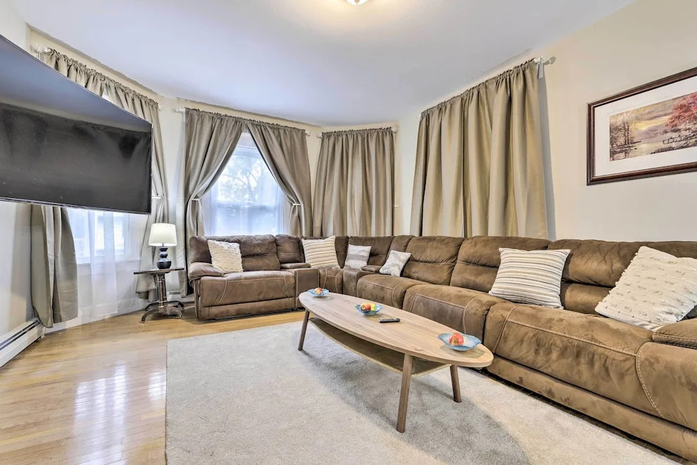 2 Mi to Downtown: Springfield Apt w/ Balcony!