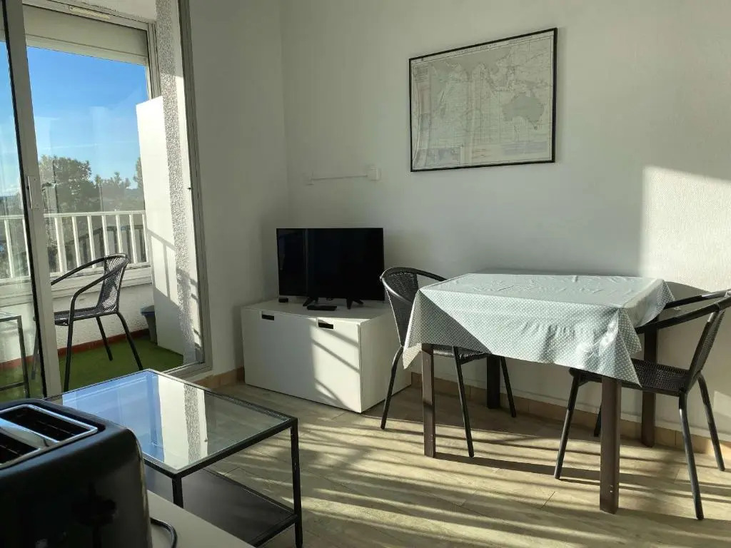 Appartement Balaruc-les-Bains, 1 pièce, 2 personnes - FR-1-553-169