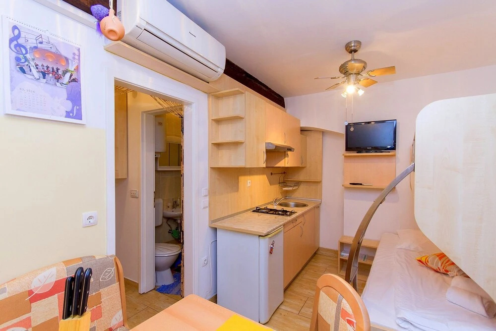 La Vela Guest House AK