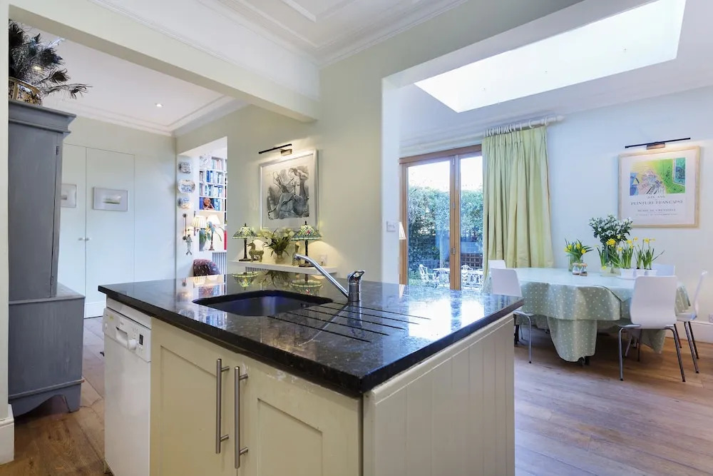Veeve - Traditional Chiswick