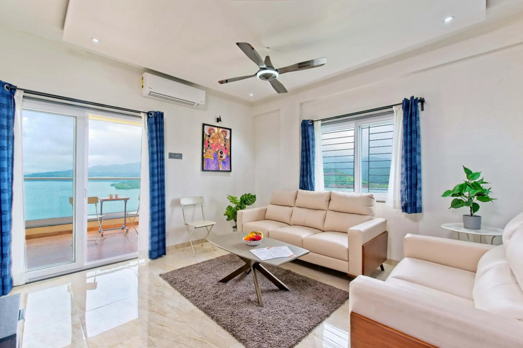 SaffronStays Riverdale, Mulshi - Lakefront villa with pool and mountain view