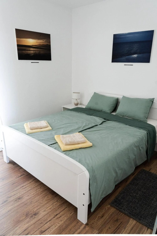 Station 22 - Brand new apartment with a terrace and private parking