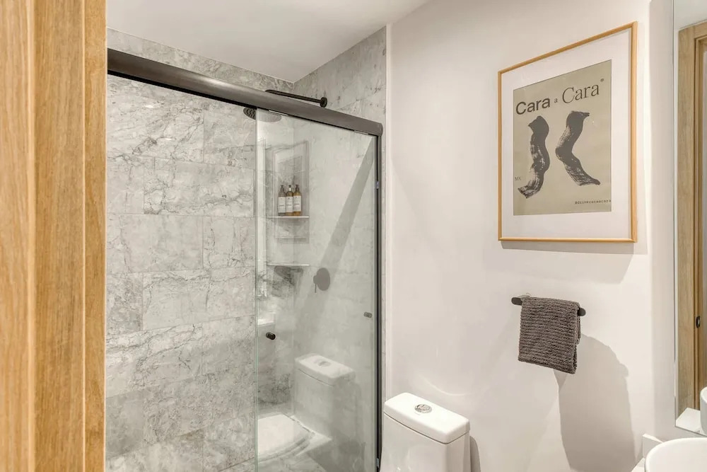 Centric 2 BR Condo - Gym - Open Air Cinema