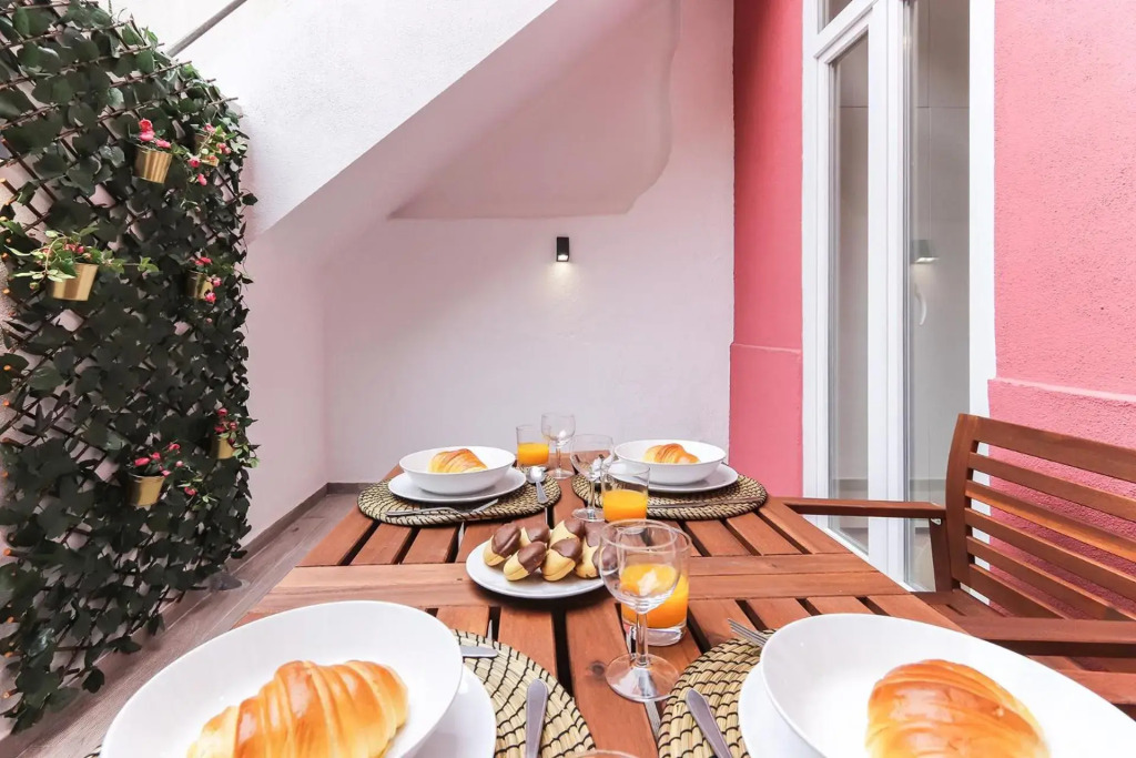 Vita Portucale ! Lisbon Design Apartment with Terrace