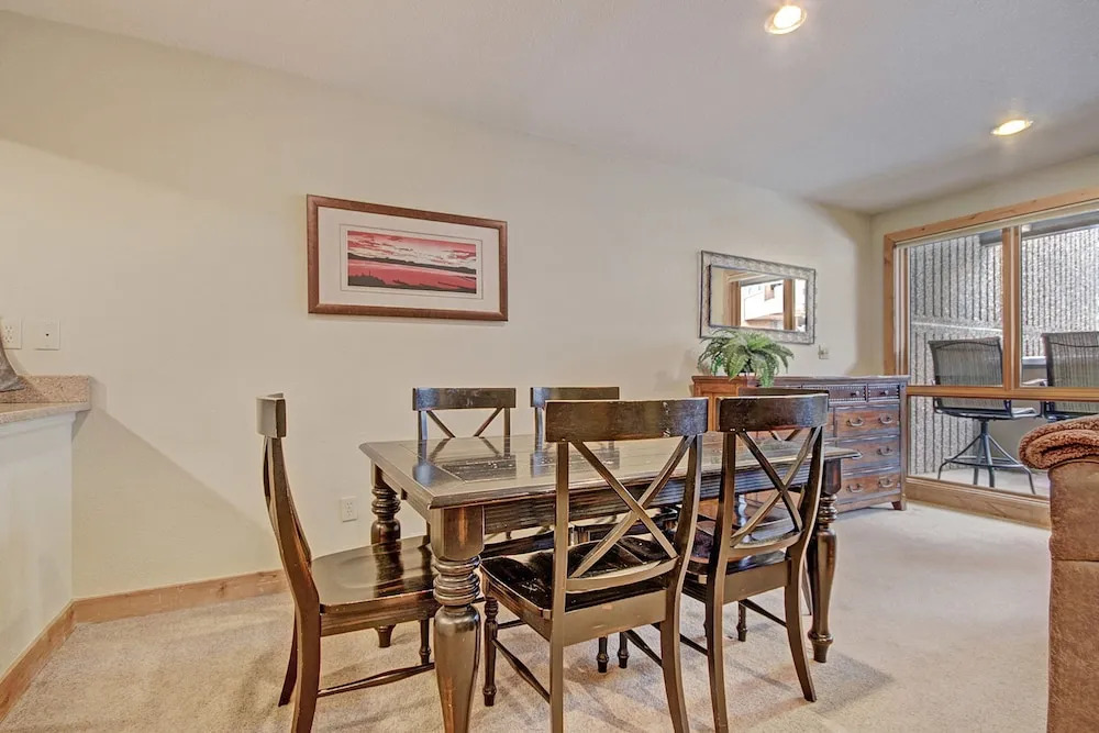 Beautiful Ski-In Ski-Out Condo, Great Location - CM244 by RedAwning