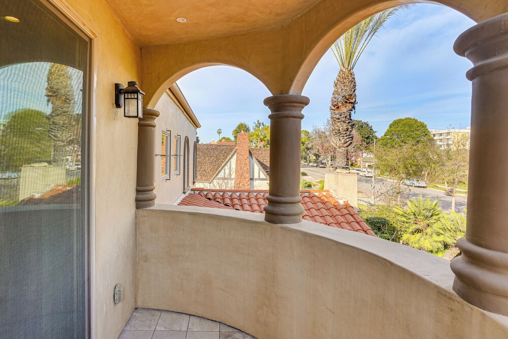 4 Mi to Dtwn Long Beach: Private Poolside Oasis!
