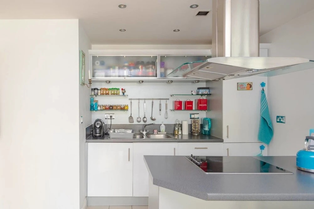 Lovely 1BR Home by River Thames W/balcony 2 Guests