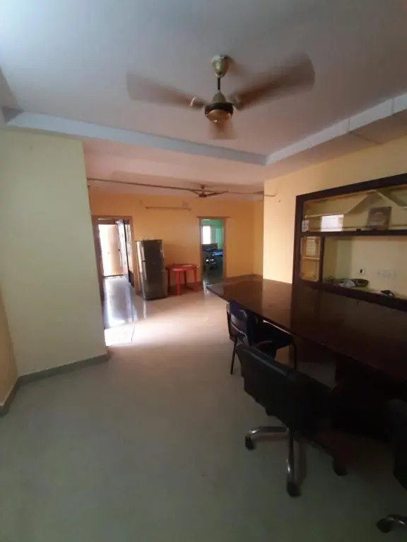 2 bedroom AC condo with free parking
