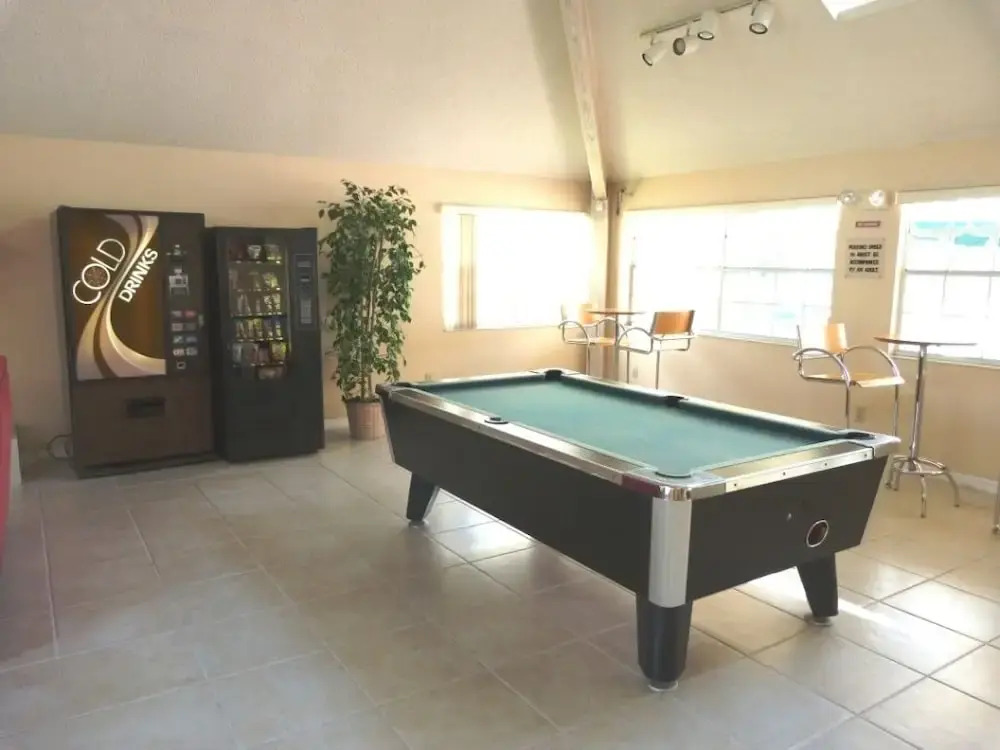 ​Near Theme Parks! Potter's Castle! Gorgeous, 3 BR's, Sleeps 8, Pool!