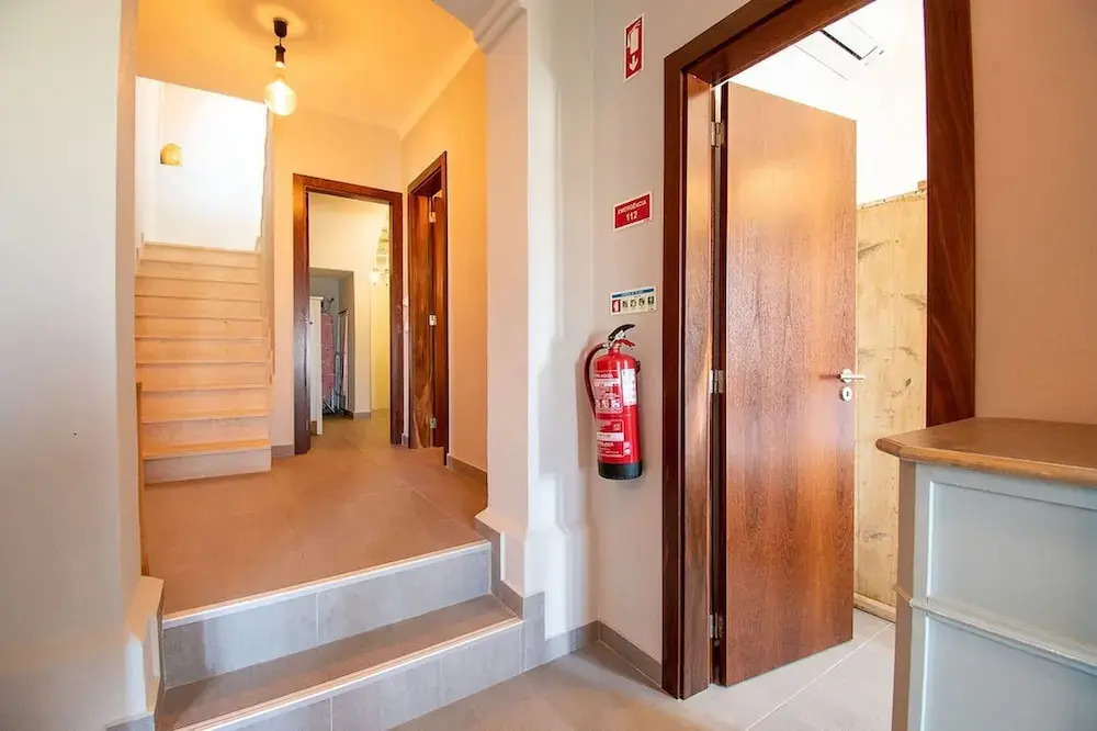 12a Travessa da Nau Modernised yet Traditional h