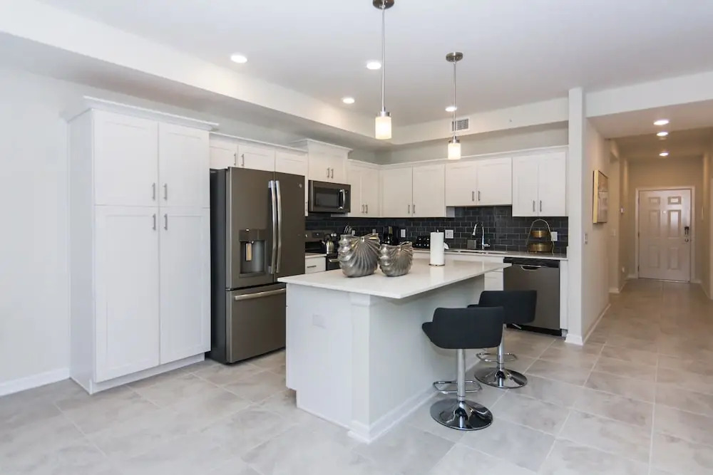 Fabulous Apartment with balcony at Storey Lake 272977
