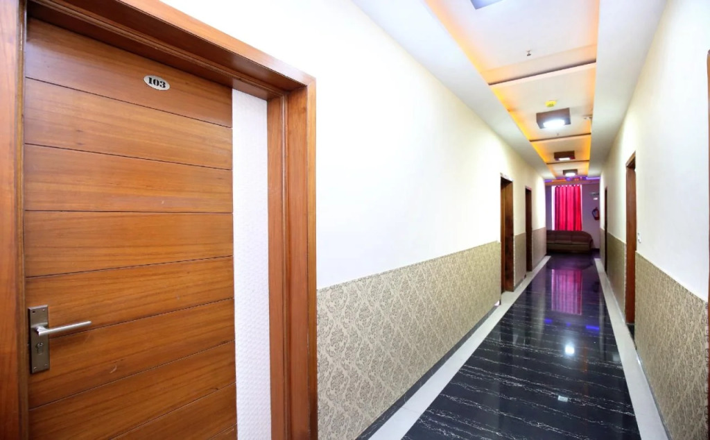 Hotel GST Grand Plaza