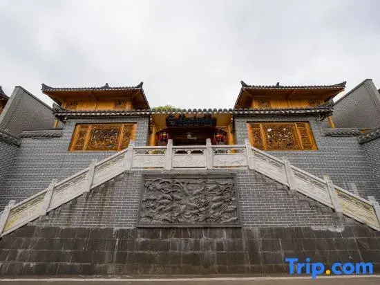 Yishanlou · Wanfeng Hidden Stay · Hui-style Design Vacation Apartment (Xingyi Wanfenglin)