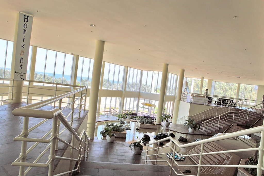 Absolute Beachfront Opal Cove Resort