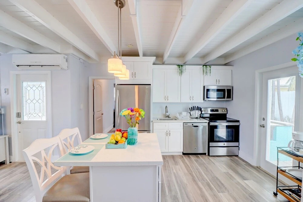 Family Couples Getaway Sleeps 6 Guests
