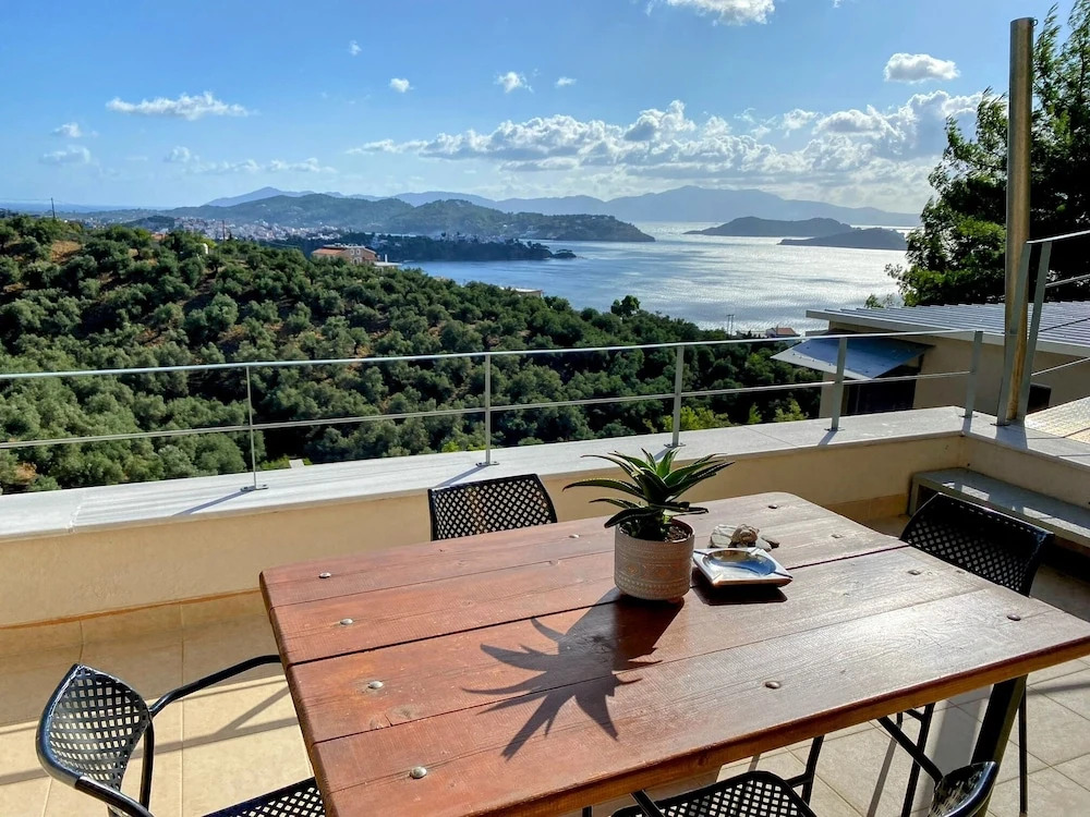 Europa,2br,2bth Villa With Private Pool And Stunning Sea Views