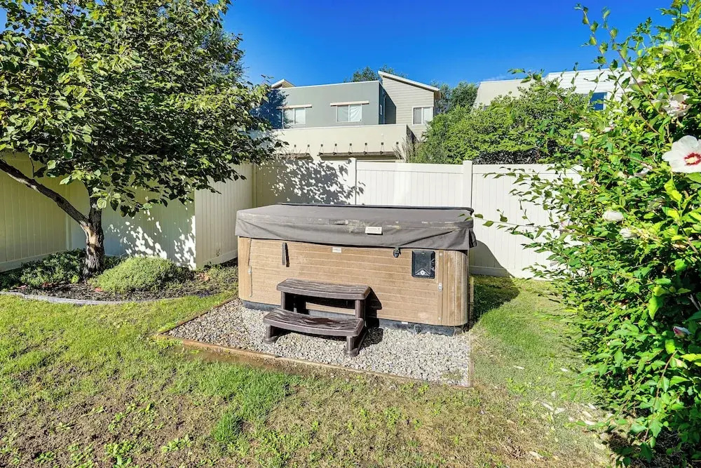 South Salt Lake Home w/ Hot Tub: 7 Mi to Downtown