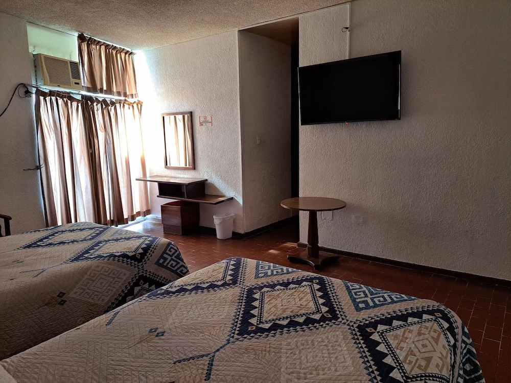 HOTEL PLAZA