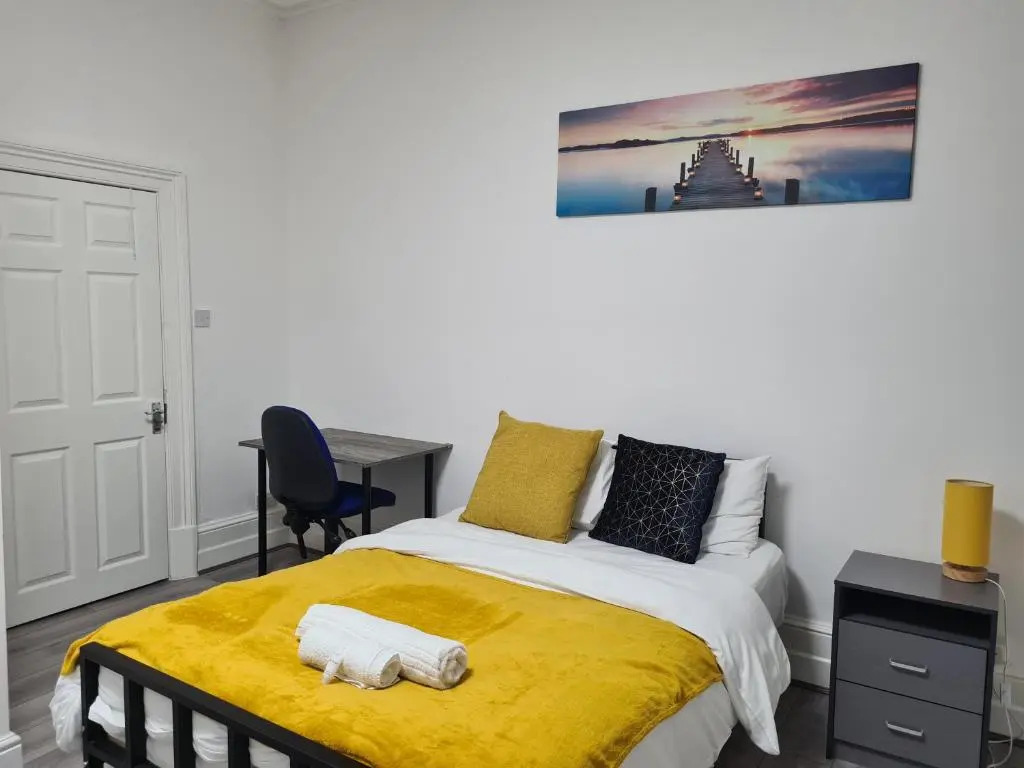 West Street 3-Bed 3-Ensuite Apartment Leicester