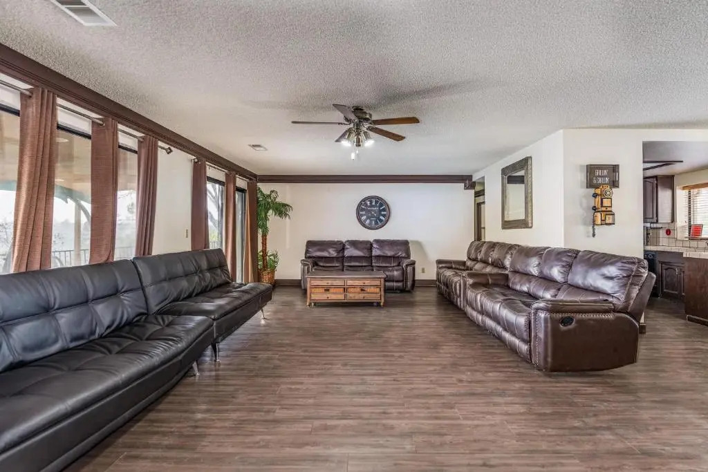 Mountain Trail Lodge and Vacation Rentals