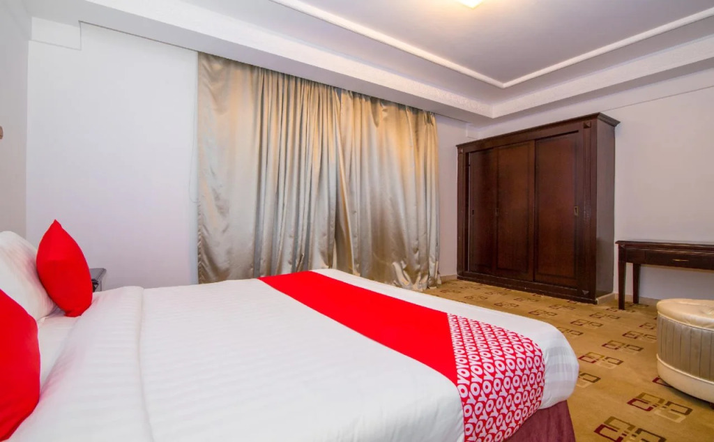 OYO 148 Shathi Almas Hotel Suites