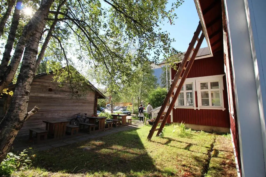 LAURI Historical Log House Manor