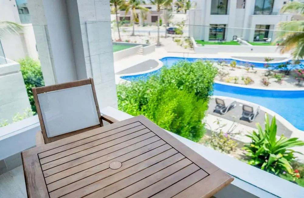 Chic Pool-view Studio With Balcony