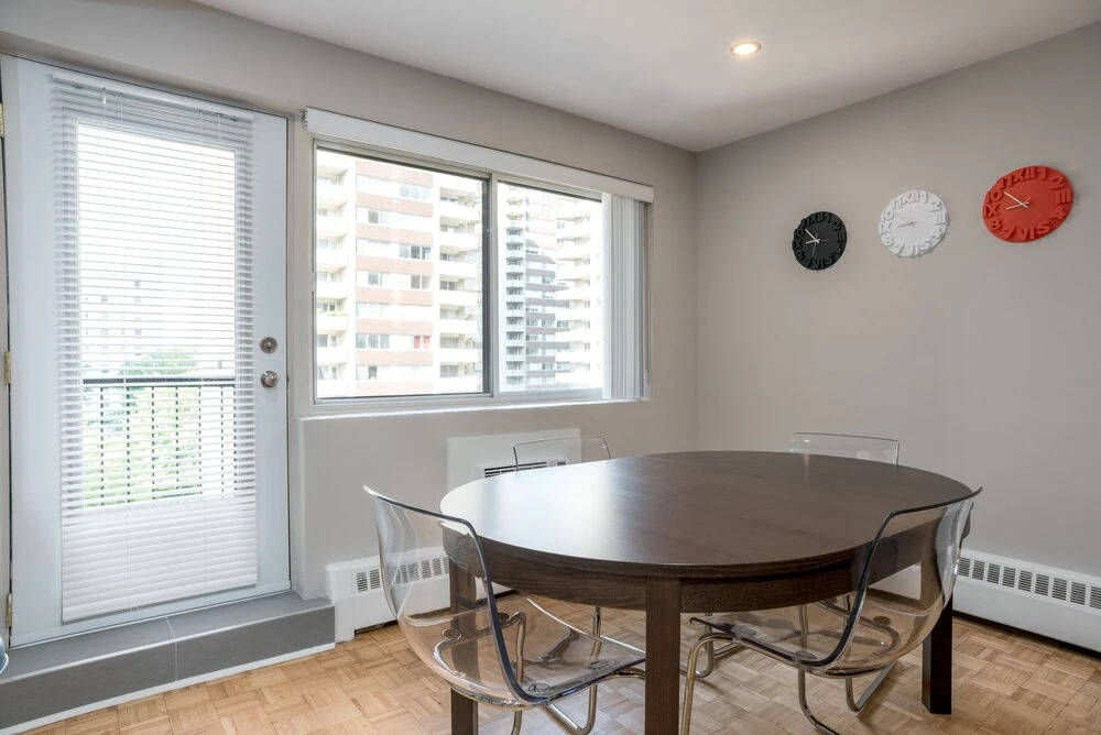 Bold Downtown Montréal Suites by Sonder