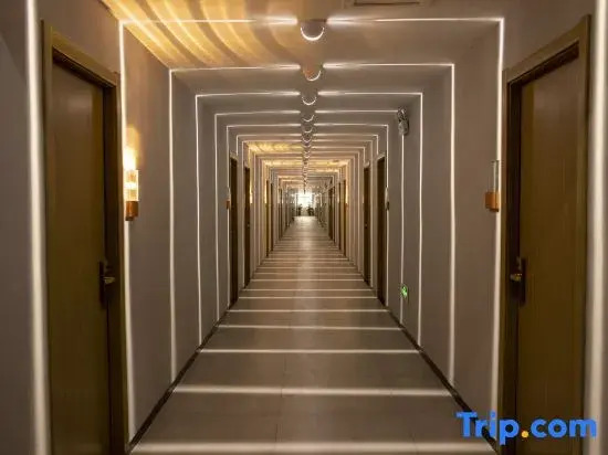 Hefei Chaoshen E-sports Hotel (Anhui Great Market Hefei Railway Station)