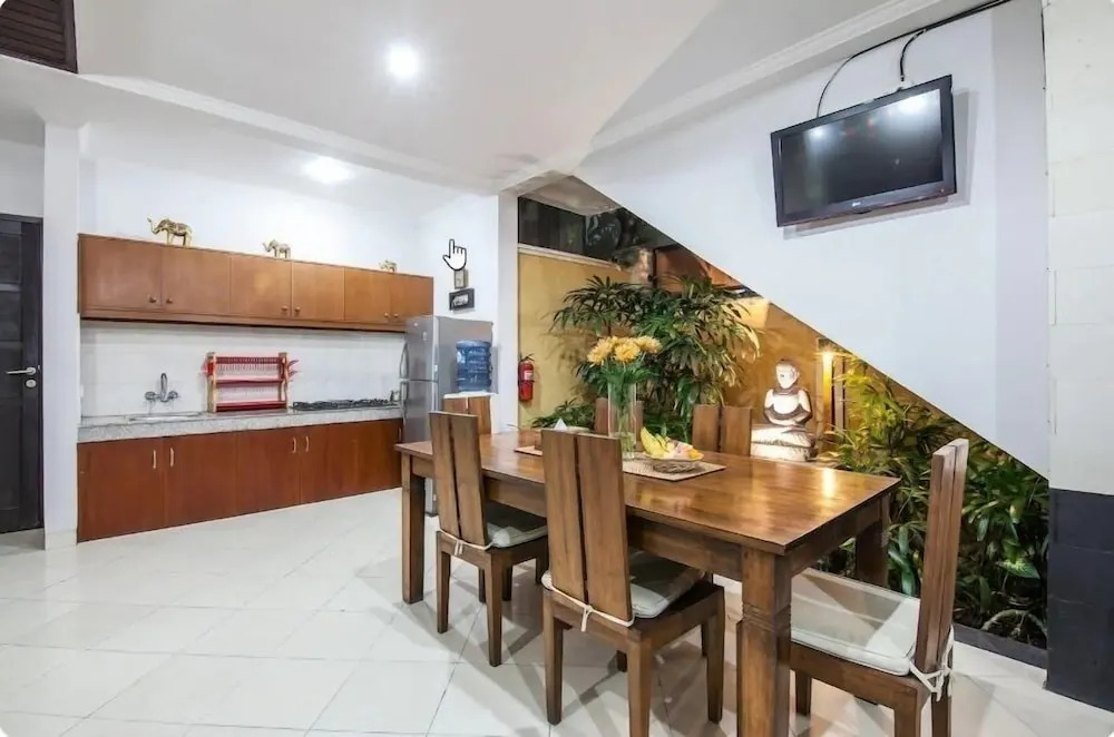 SMV . 8-BR · 8BR Pool Prime Area Walk to Beach N Shops Legian