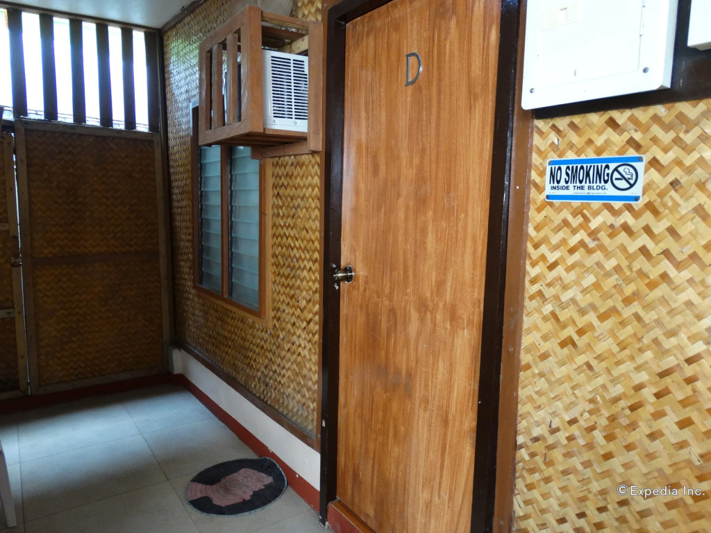 Eden Travellers Lodge