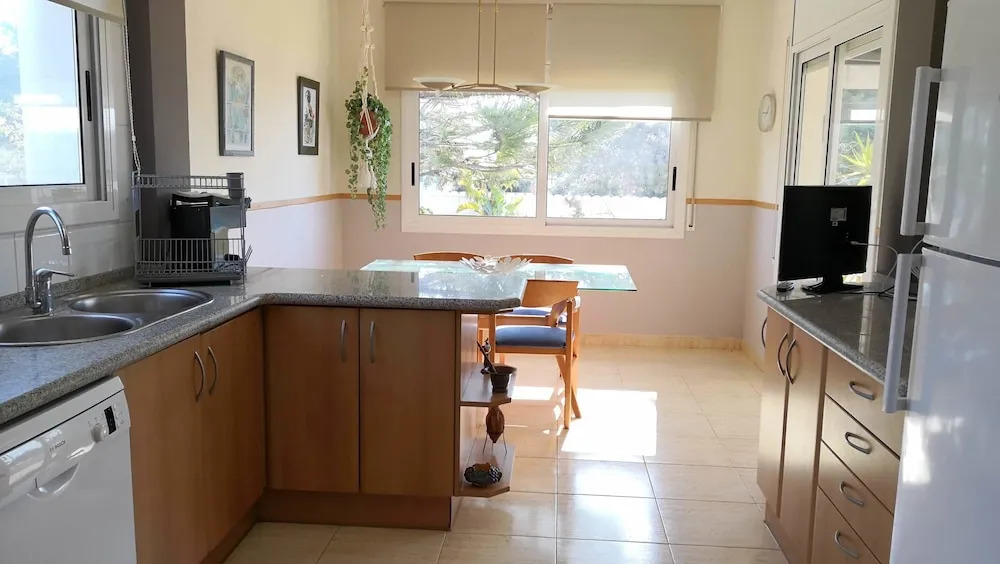 Villa familiar buhardilla piscina y BBQ