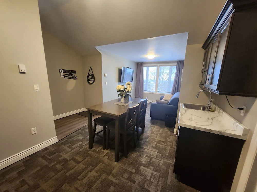 Newfound Inn and Suites