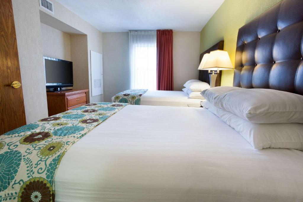 McAllen Plaza Hotel & Suites
