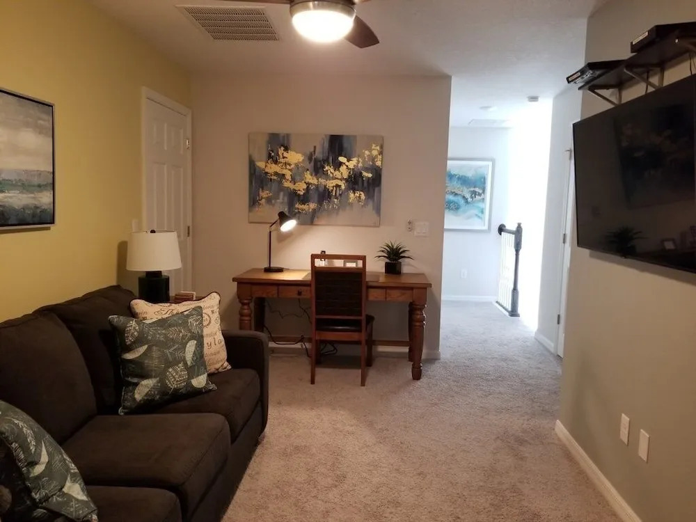 Be Our Guest At 1600cpc 4 Bedroom Townhouse by RedAwning