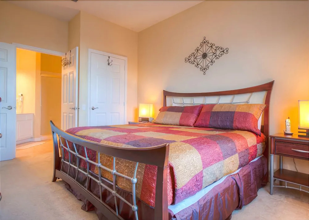 Beautiful PET FRIENDLY Condo Near Pool