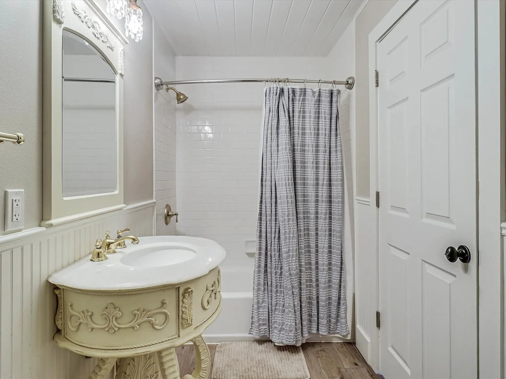 Coast Oaks Cottage 3 1 Bedroom Cottage by RedAwning