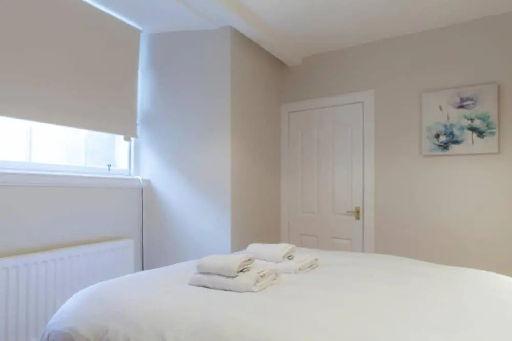 2 Bedroom Flat In West End