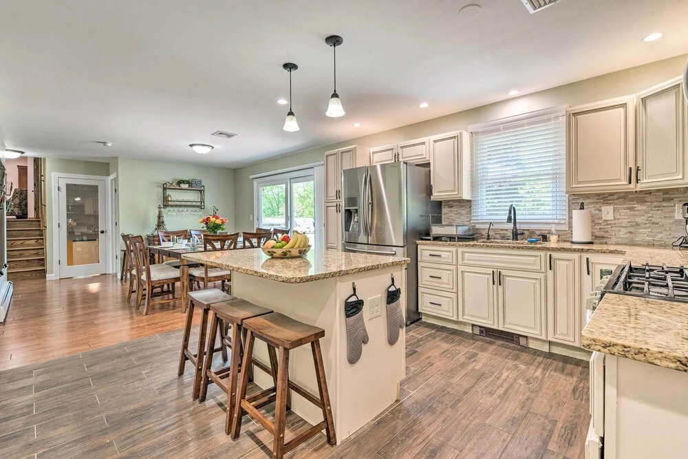 East Stroudsburg Home w/ Fire Pit & Private Pond