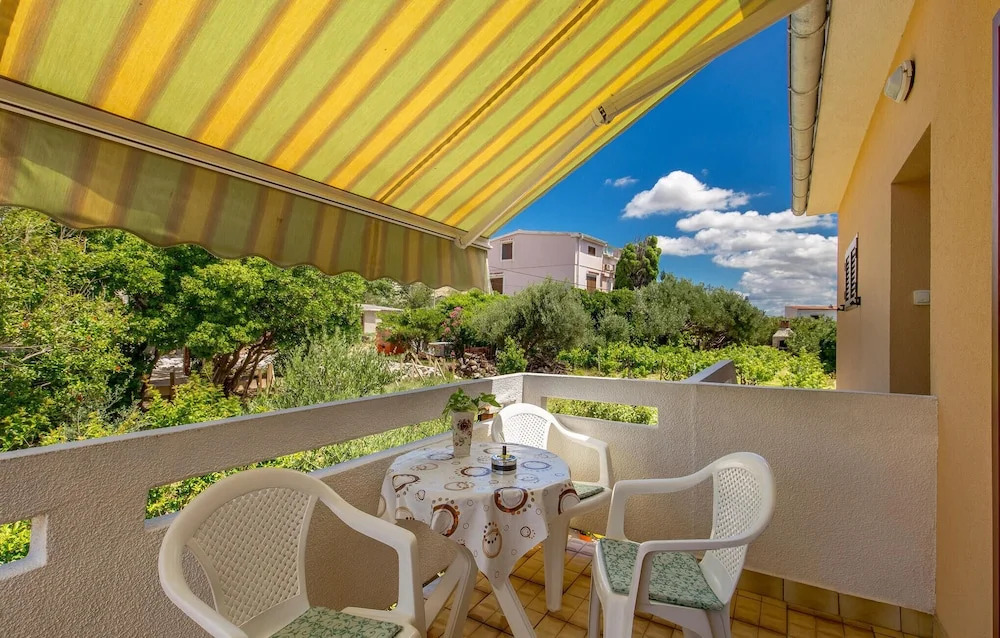 Awesome Apartment in Pag With 3 Bedrooms