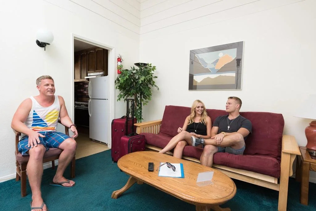 Bridge Bay Lodge at Shasta Lake