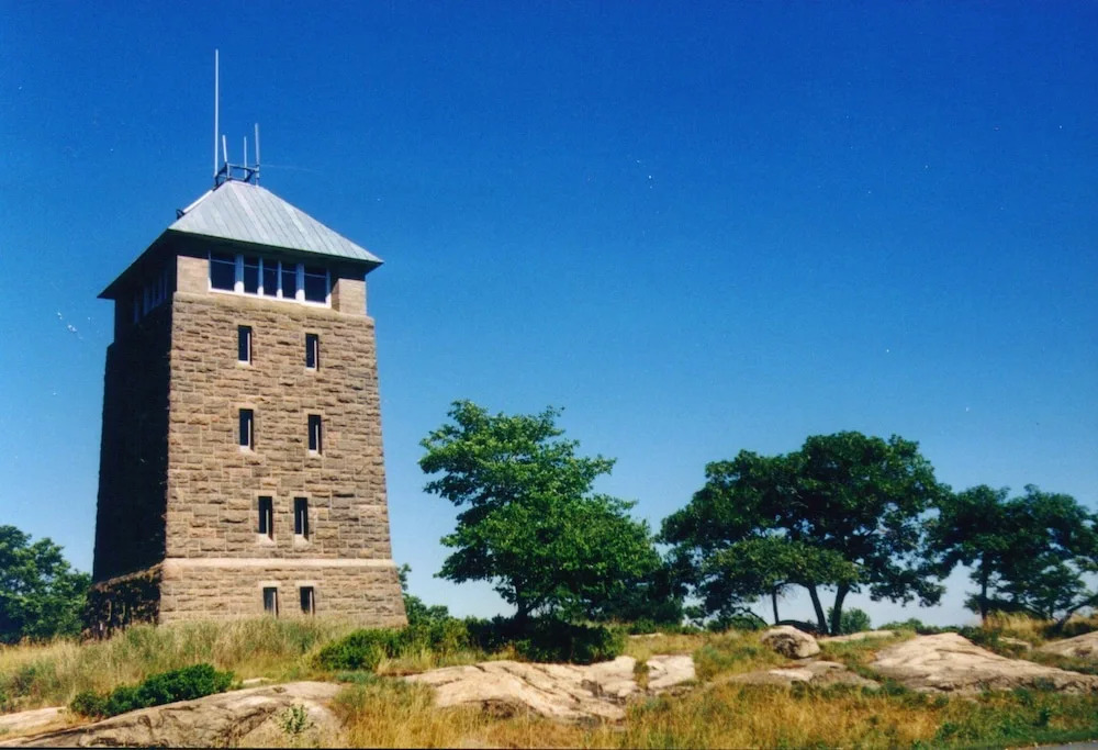 Bear Mountain Inn and Overlook Lodge