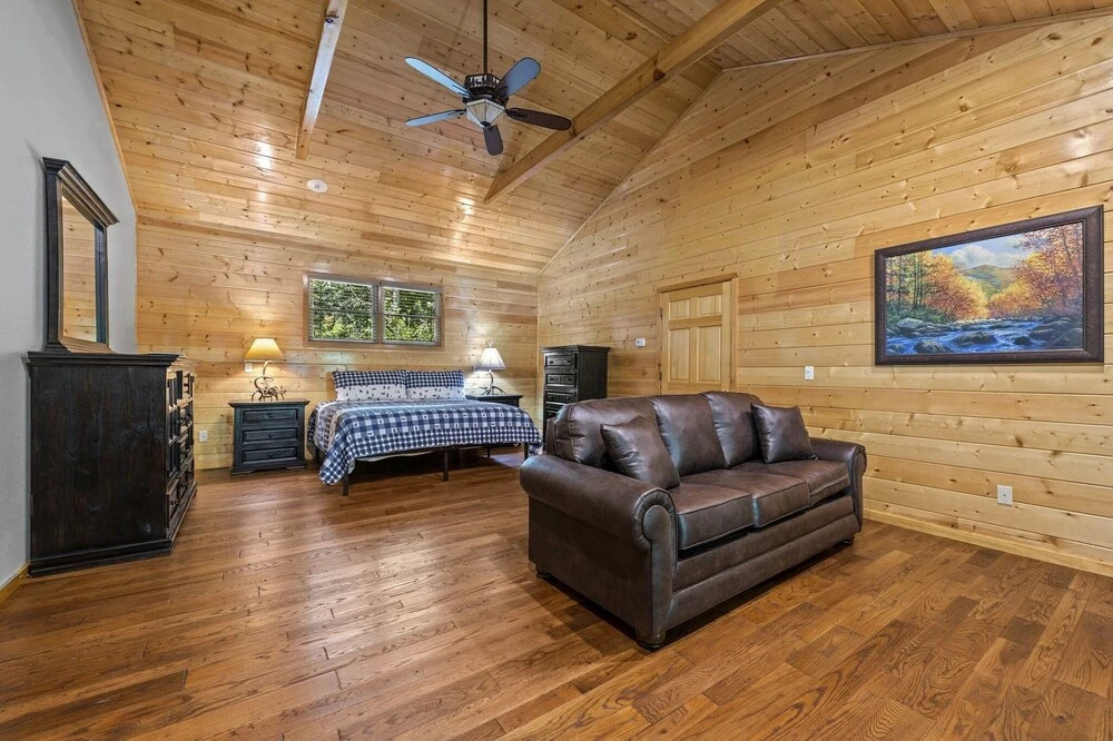 River Lodge 5 Bedroom Home by Redawning